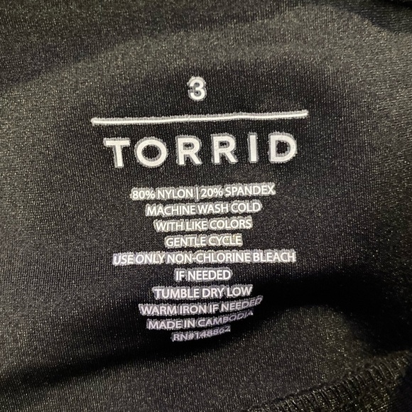 Torrid Black Platinum Ruched Leggings Size 3X - Picture 9 of 9